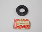 NOS OEM KAWASAKI 1966-1981 FRONT AXLE OIL SEAL F5/8/9 W1/2 H1 KH500  654A254708